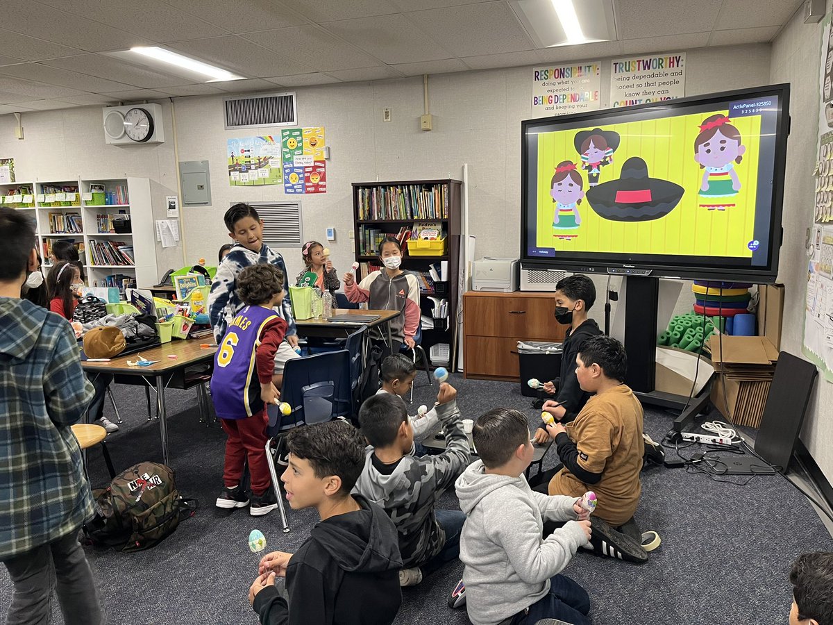 teachertbi's tweet photo. Working with our #RascalBuddies to make maracas for #CincoDeMayo out of plastic Easter eggs! #Rowlandrascals @micheleasprer https://t.co/8mAfUjsMij
