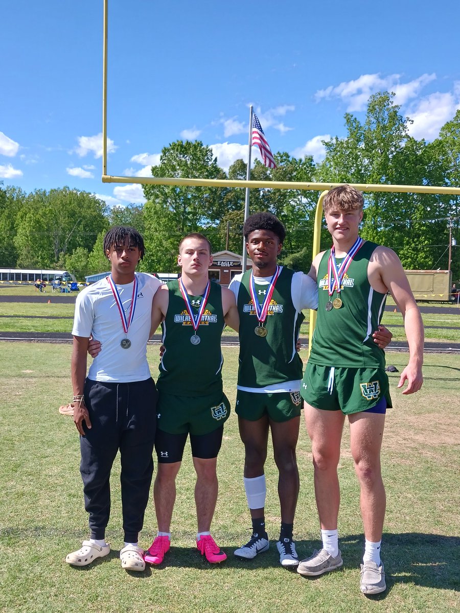 Runner Up in the 4x100m relay. <a href="/trelowe4/">Tre lowe</a> ,<a href="/hunter_wyles/">Hunter Wyles</a> ,<a href="/tim_williams_9/">Tim Williams</a> , @corey_bonner24