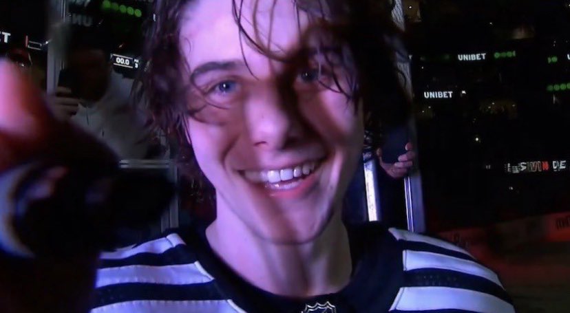haleyhatesyouuu's tweet photo. Somewhere in the haze felt a sense I’ve been betrayed.😔😔😔😢😢😢😢💔💔💔 #jackhughes #tooth #njd #newjerseydevils #nhl https://t.co/yJAjZEJvbv