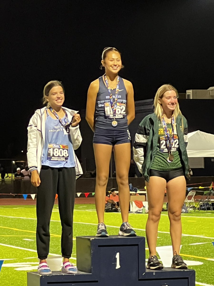 DVHSAthletics1's tweet photo. Skyhawk Nya Valenzuela gets her 2nd win of the night! D-3 800 Champ!! #takeflightdv @DVHSSkyhawks @DrFinchDVUSD @AdminLeadServe https://t.co/TzZLiaAa0u