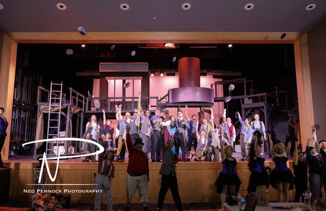 One last chance to see "Newsies"! Saturday at 7pm at HHS! Our.show/hamiltonnewsies for tickets and more info! 

Photo credit: Ned Pennock