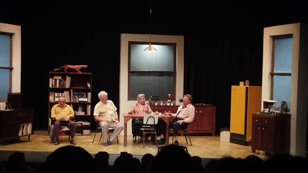 LenysCarolina's tweet photo. Por favor, vayan y vean esta maravillosa obra que lleva por nombre "Jugadores".

Es una pieza que muestra a cuatro amigos que cuentan sus miserias, sus recuerdos, sus logros y sus torpezas con mucho humor.

Vayan. Teatro Trasnocho, Las Mercedes, #Caracas.

Gracias, @uguetoluis. https://t.co/IFlfYmguVq