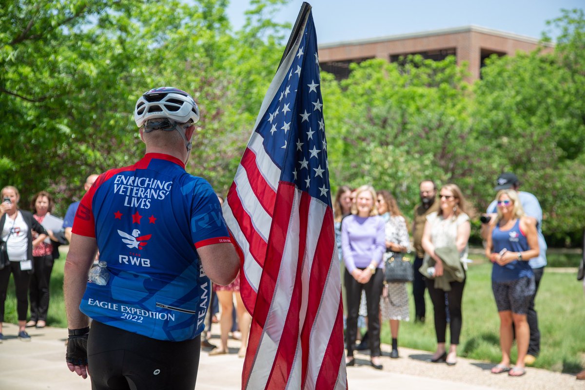 TheBushCenter's tweet image. 1 flag. 50 days. 4,000 miles. 

Today, the Bush Center was honored to welcome the @TeamRWB #OldGloryRelay. Bush Center staff and Veteran Wellness Alliance members had the opportunity to carry the flag in support of veteran well-being. 

Safe travels on the way to Atlanta!