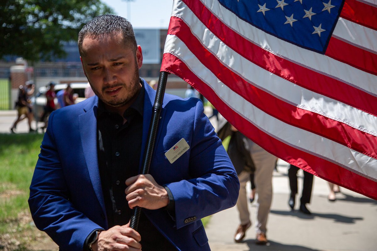 TheBushCenter's tweet image. 1 flag. 50 days. 4,000 miles. 

Today, the Bush Center was honored to welcome the @TeamRWB #OldGloryRelay. Bush Center staff and Veteran Wellness Alliance members had the opportunity to carry the flag in support of veteran well-being. 

Safe travels on the way to Atlanta!