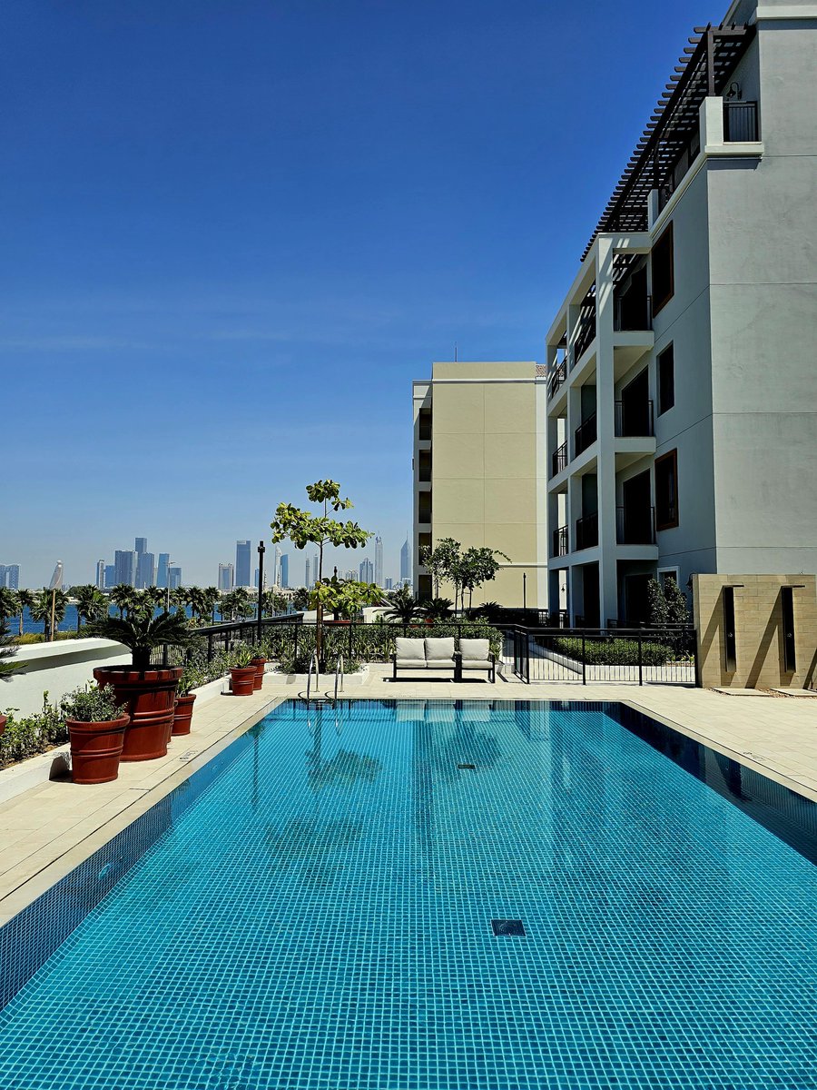 jbd0287's tweet photo. #Pool zur #Abwechslung. 😎

#wochenende #schwimmbad #Schwimmen #Baden #Dubai #Sonne #BlauerHimmel #Urlaub https://t.co/fWugbvnSKd
