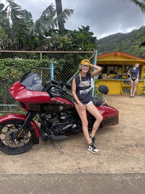 Rented a Harley to cruise Hawaii 😎  Make sure u follow me everywhere to see riding videos, vlog, &amp; badass<a href="/tag/newprofilepic"class="tags"><span>#newprofilepic</span></a>