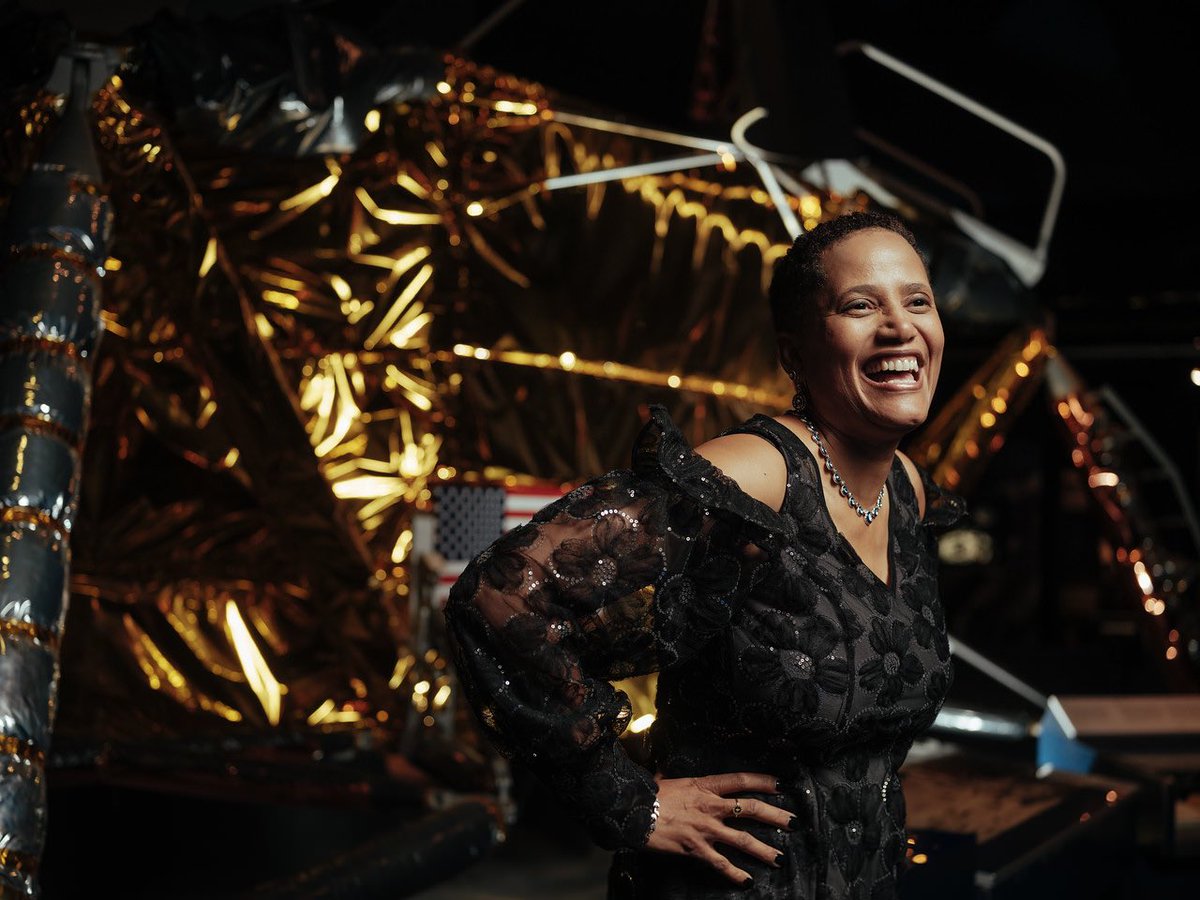Xtina_Korp's tweet photo. Happy Astronaut Day!

One year ago these beautiful astronaut portraits were taken by Matt Porteous in London at the Science Museum the night of the first annual #AimHigher Gala aka the “Space Oscars.” 
📷 by @mattporteous 
#spaceforabetterworld https://t.co/pKWK1qXXCY