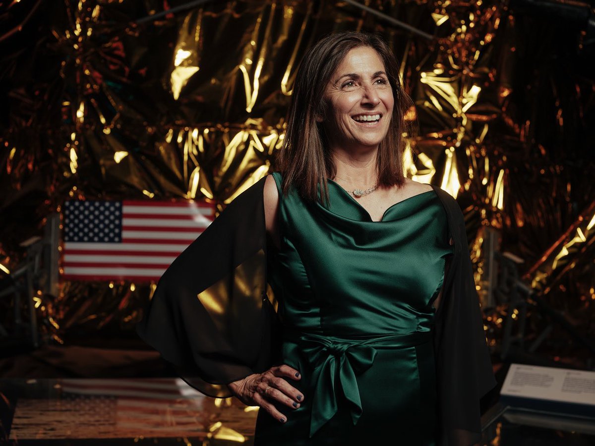 Xtina_Korp's tweet photo. Happy Astronaut Day!

One year ago these beautiful astronaut portraits were taken by Matt Porteous in London at the Science Museum the night of the first annual #AimHigher Gala aka the “Space Oscars.” 
📷 by @mattporteous 
#spaceforabetterworld https://t.co/pKWK1qXXCY