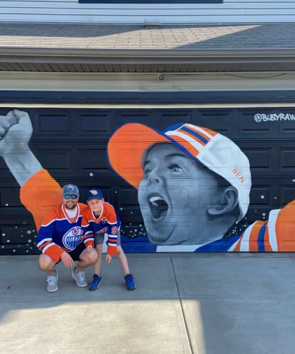 BLuchanski's tweet image. This garage door is amazing 🧡💙

#LetsGoOilers #ONOilUp 

@BenStelterFund @m_dan25 @EdmontonOilers
