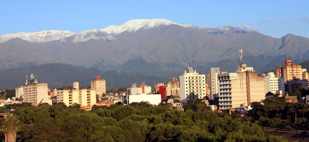 FEscrutinio's tweet photo. #Argentina / #Jujuy 🇦🇷
El domingo la provincia de Jujuy celebrará elecciones para renovar la gobernación, así como 24 de los 48 escaños de la Legislatura y varias intendencias y concejos municipales.
(abro hilo)
#Elecciones2023 #EleccionesJujuy #JujuyVota #JujuyDecide https://t.co/Q95zV3NaJx