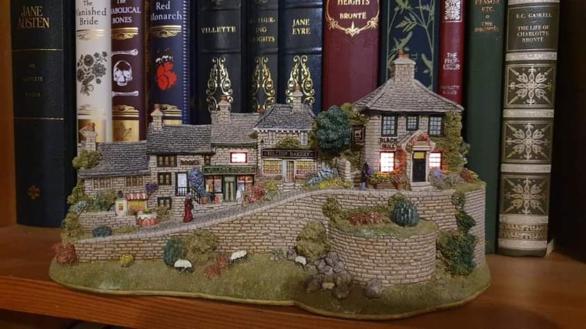 JoanneFreyja's tweet photo. Model of Haworth Village in Yorkshire UK #travel @brontecountry #BestVillages #YORKSHIRE #HomeSweetHome #Lillyput https://t.co/kEvXTevWkM