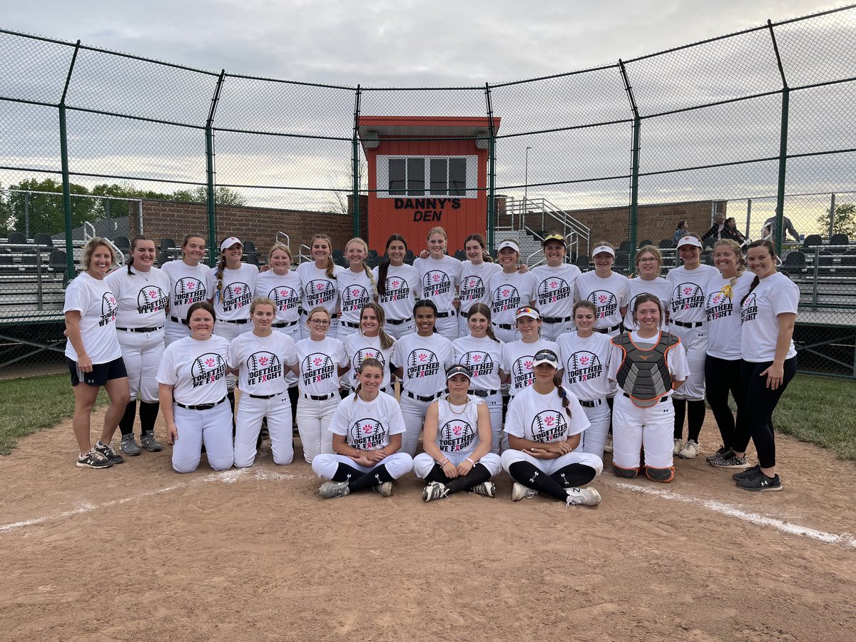 EHS_Softball_'s tweet photo. Two good wins against T-town tonight! Huge thank you to T-town, the parents who set everything up, and supporters who came out to donate to a great cause! #ladytigers #morethanagame #cancerawarenessgame #noonefightsalone https://t.co/X3tJqHULeR