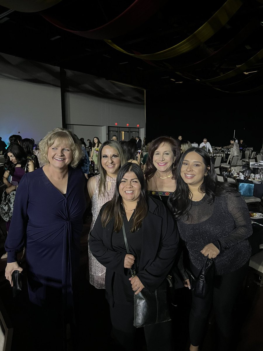 SierraVista_SA's tweet photo. Great company at the #TeamSISD Teacher of the Year Gala. #Yahoo #HereWeGrow https://t.co/NmN2N4qbyr