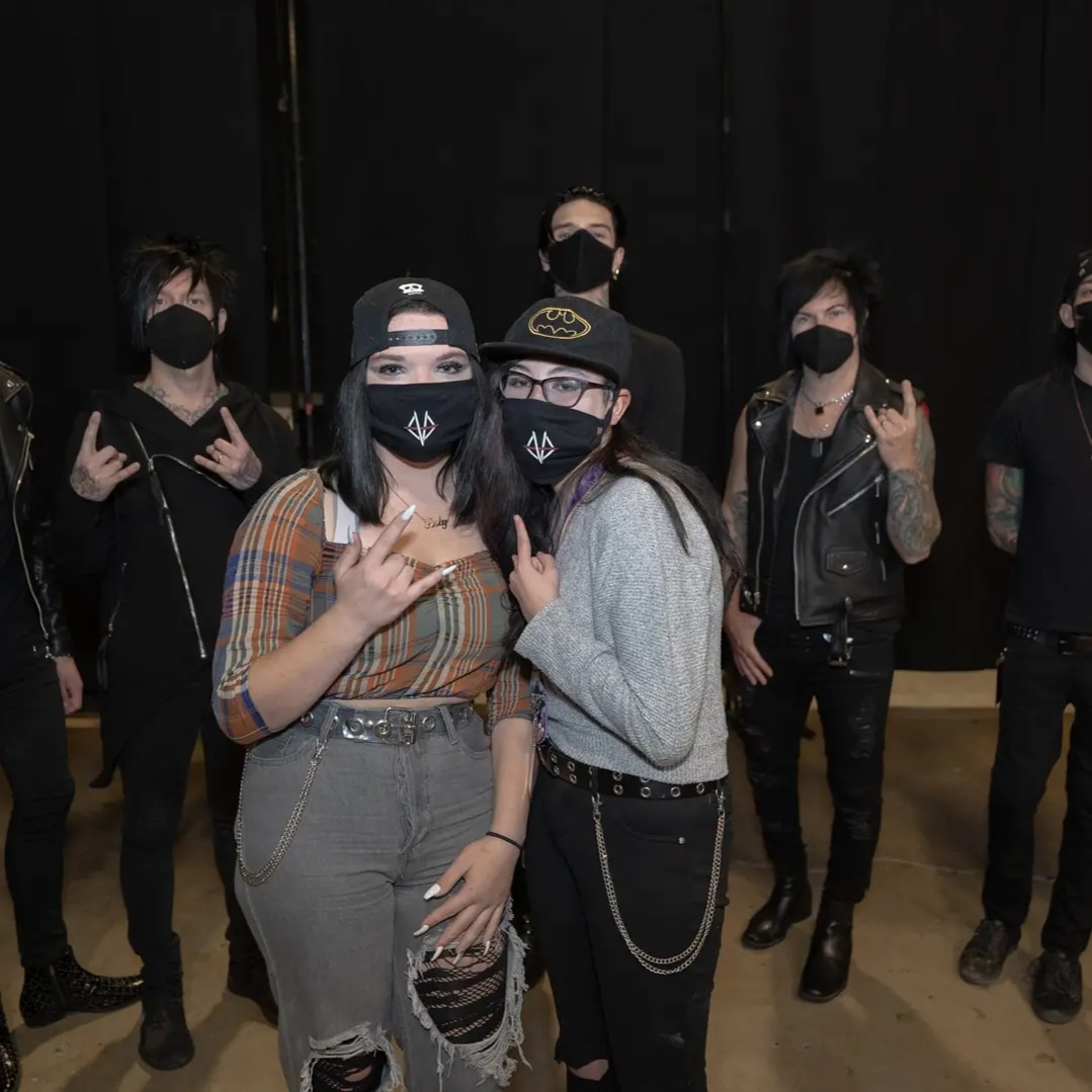 I love these to bands only got to meet <a href="/blackveilbrides/">Black Veil Brides</a> would love to meet <a href="/MIWband/">Motionless In White</a> but I can't wait to see them in October these two bands are the reason I have my band🖤