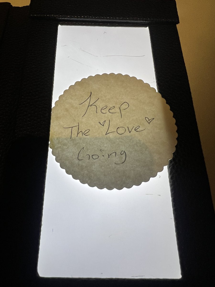 elisacuieT_98's tweet photo. We went out for dinner and someone paid for our meal and left us this cute little note🫶 https://t.co/1zOjizhr9B