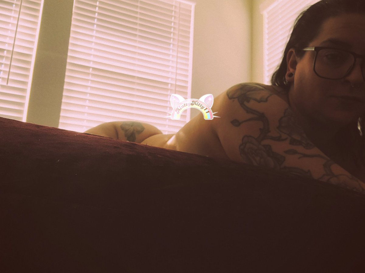 klutzykitty11's tweet photo. Come celebrate my birthday with me this Sunday 😈 it's going to be naughty 💦 #LinkInBio #onlyfans #newcontent #booty #KlutzyKitty11 #specsappeal #brunettes #adultwork #fetish #MayThe4thBeWithYou #onlyfansbabe #sexy #fun #explore # https://t.co/ygXnlDwlal