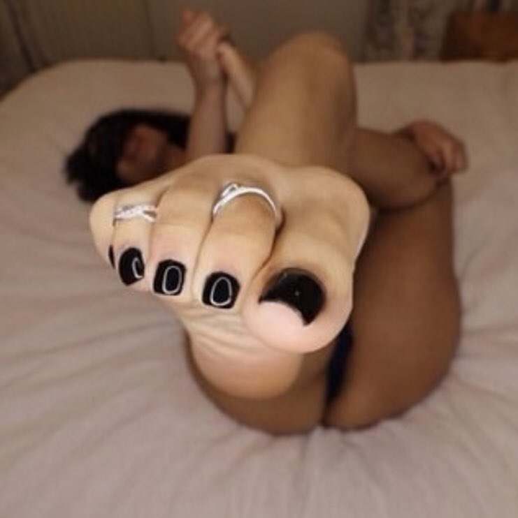 feetworthfollo1's tweet photo. I love having my #toes sucked. Retweet if you want to https://t.co/3PuazH6JR8 https://t.co/Y5h9Wsm7zD