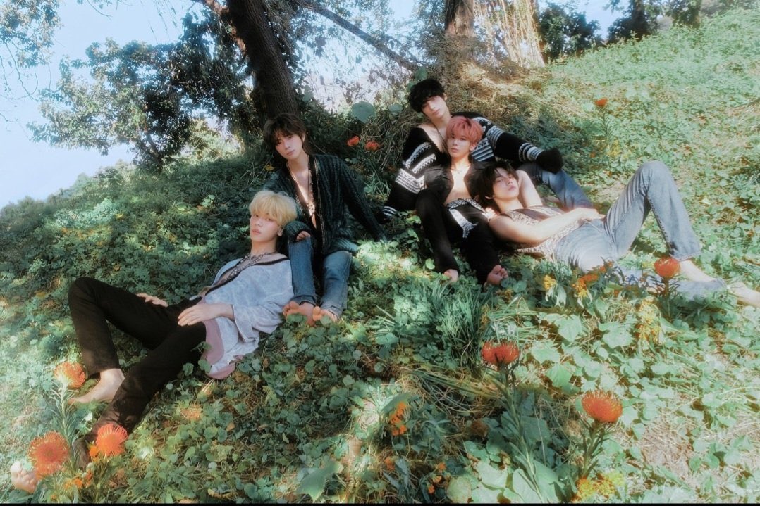 SoCalRoving's tweet photo. US GA. An army moot is donating a TXT ticket at UBS on 5/9 to give away.

Please QT with something you 💚 about TXT. Ends Noon EDT on 5/8. Multiple entries allowed for watermarked SS of streaming TXT. QT each entry separately. 

Must follow TXT. No solos. Good luck! https://t.co/vzeDEQDCZ2