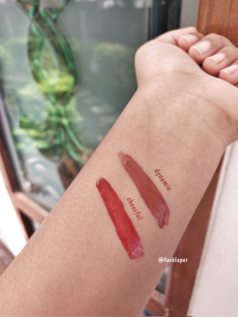 fucklaper's tweet photo. raecca glow up tint 🫦
stainnya lamaaa &amp; warnanya canti cantiii tapii ini 2 warna fav akuu😻 #racuninmakeup

aku beli only 46k btw di 
👉🏻 https://t.co/oHfpekQOUP https://t.co/o2vr5fLRNS