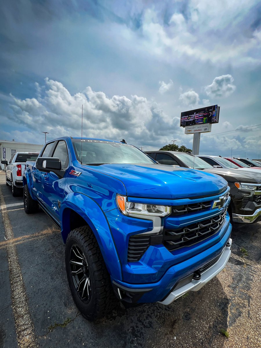 CavenderCBG's tweet photo. Rocky Ridge!
~
~
#Chevy #ChevyTrucks #Silverado #ChevySilverado #RST #ChevySilveradoRST #ChevyRockyRidge #SilveradoRockyRidge #CavenderAutoCountryCBG #MakeConfidenceHappen #silveradok2 #chevrolet #ChevyZ71 #Z71 https://t.co/9IXbafnaU0