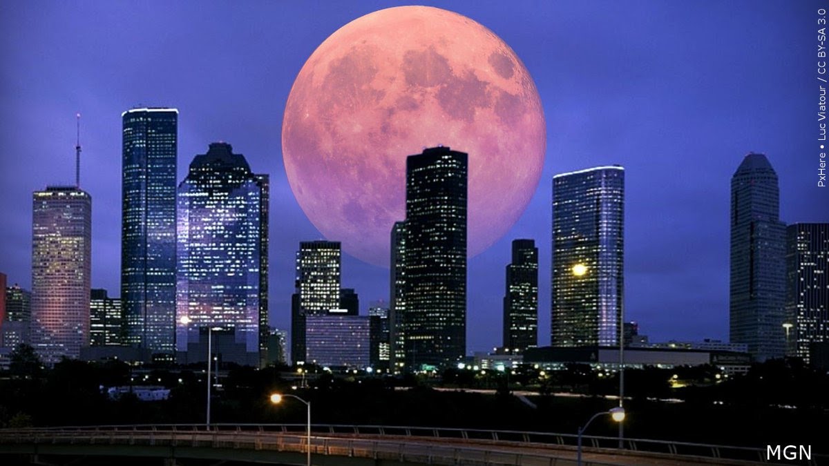 omaha_scanner's tweet photo. Full moon over downtown Omaha. 
2023. 
Colorized. https://t.co/eMvdtGcJRr