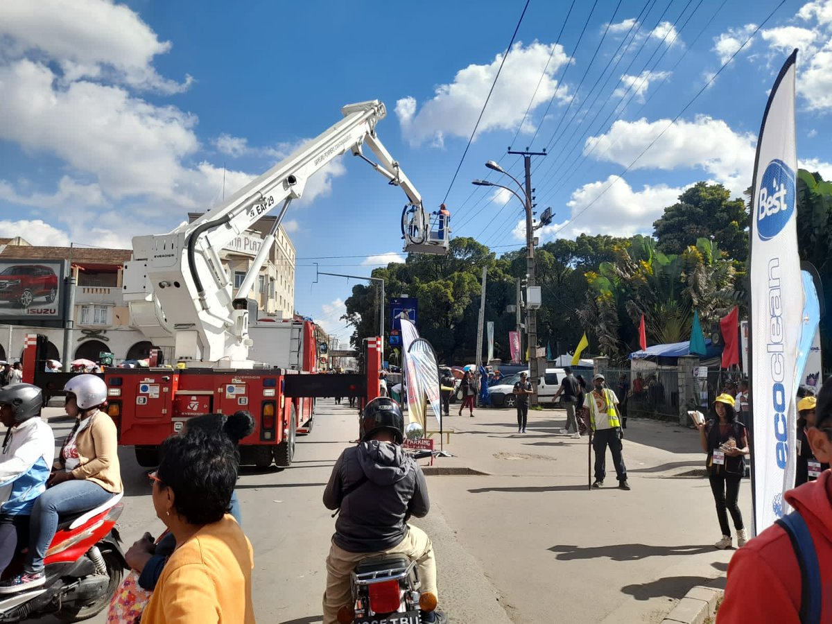 NainaAndriants1's tweet photo. Fiaraha-mientana 👊🏼👊🏼👊🏼
#CUA #Jirama #MEAH
#Antananarivo #tananantsika https://t.co/njMGGiNG4N