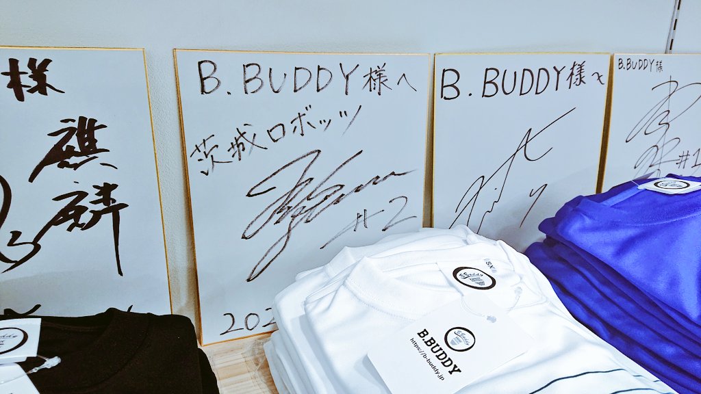 mobius1829's tweet photo. ちょっと吹田までTシャツを買いに行ってきた👕
店員さんも今日のロボッツの試合行くそうです🤖 #bbuddy https://t.co/AGF06XLX1S