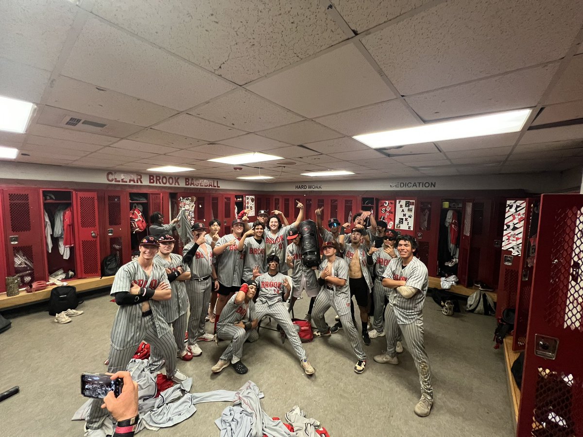 Couldn’t have asked for a better group of guys to call my brothers. I love this team. We came up short in playoffs losing to a great Strake Jesuit team. 
Final Stats: Avg: .355 QAB%: 37.74% PA: 106 AB:93 H: 33 RBI’s: 20 SO: 15
This team will forever have a spot in my heart. 🫶