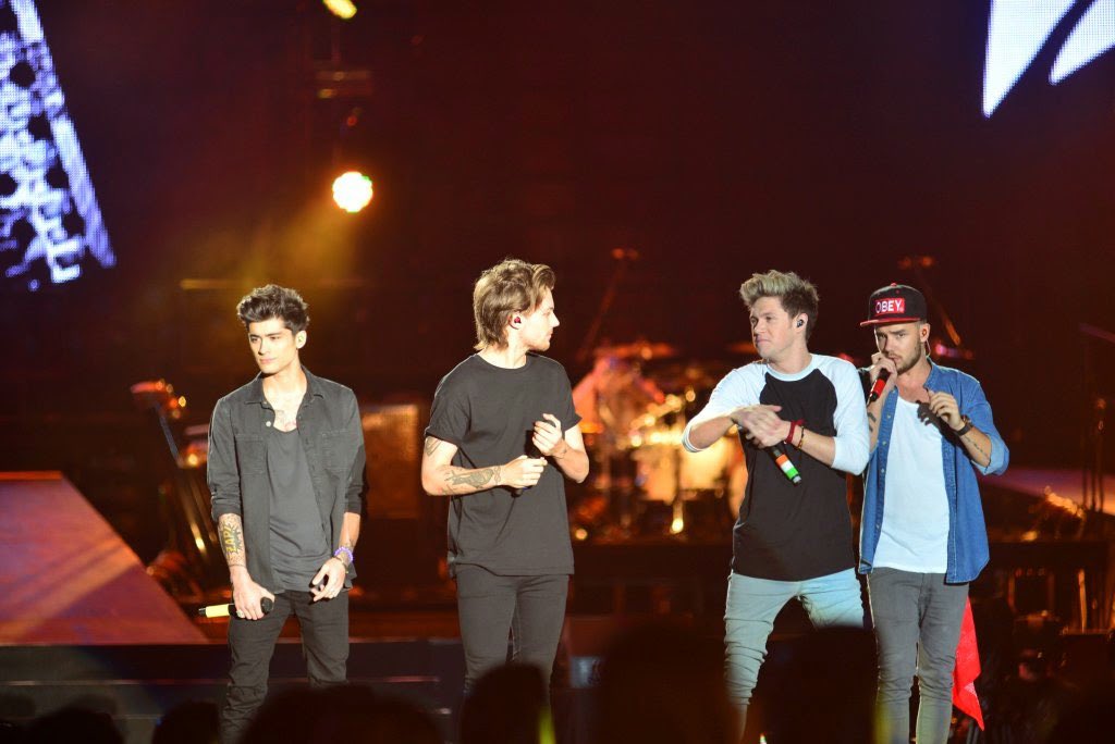 bas0fia's tweet photo. one direction en el estadio centenario porque hoy es 6 de mayo feriado nacional en la república oriental del uruguay https://t.co/N1aGTJj8u4