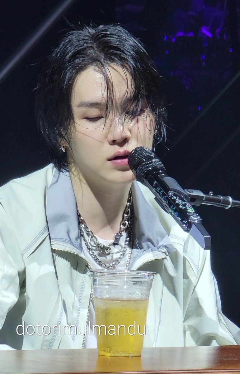 dotorimulmandu's tweet photo. 오늘의 민윤기...

BEAUTIFULLY SEXY https://t.co/gAyP3rG7ee