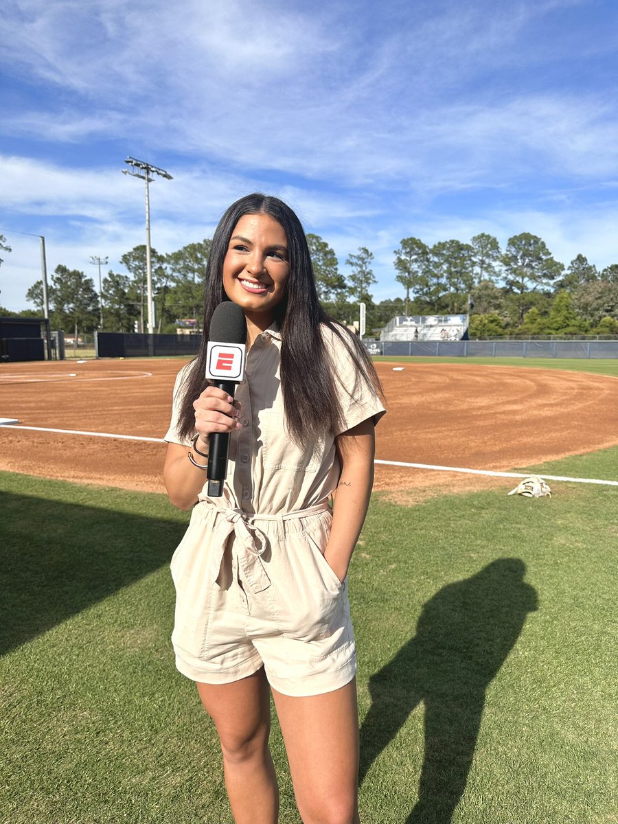 _emmyg07's tweet photo. First game doing sideline ☑️☑️ https://t.co/GnWmWJ3Q0T