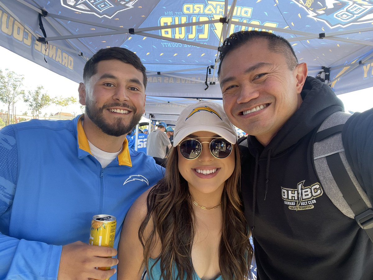 sdjoe21's tweet photo. Happy Birthday our #BoltFam @ortega_lesli 

Hope it was a blast!!!

#BoltUp #ChargerFans #BoltFans #BoltBaddies #DHBC https://t.co/yWcEtLGQaE