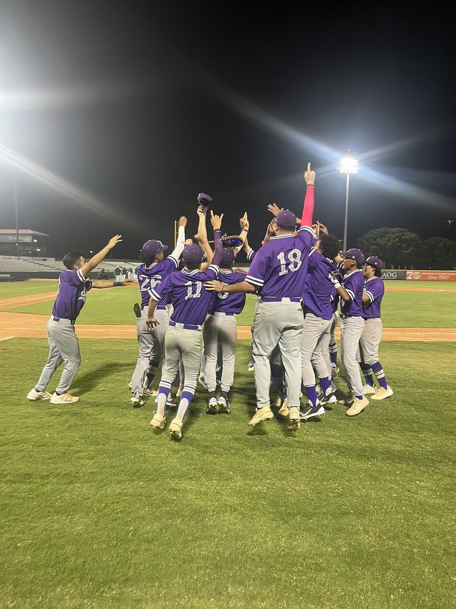 SAISDAthletics's tweet photo. Eagles Bi-District Champs!!
Brackenridge vs McCollum (best of 3)
Thur: Brackenridge 6 - McCollum 3
Fri: Brackenridge 10 - McCollum 3
(Brack wins series 2-0) https://t.co/UgNMRRCrmv