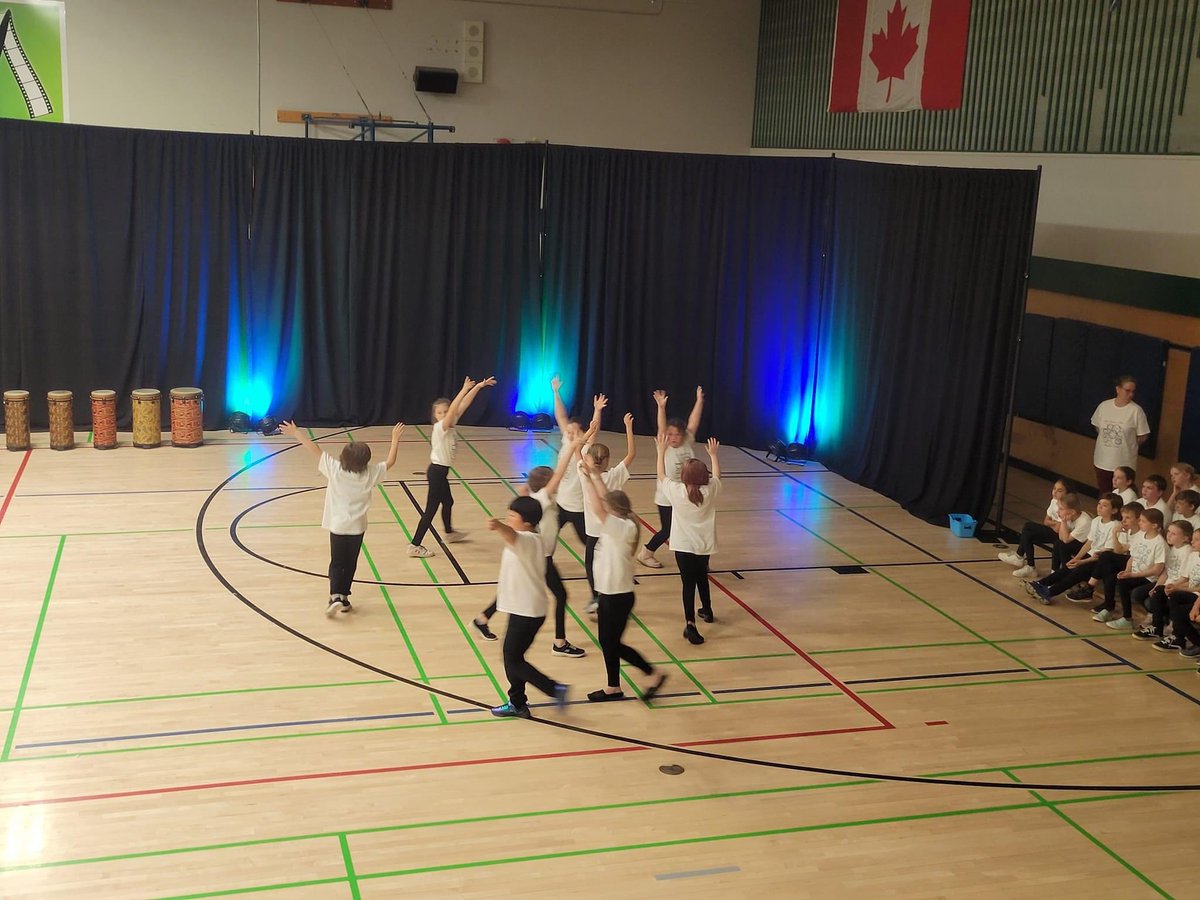 lattajayne1's tweet photo. Pod 2 did an amazing job showcasing their learning through the arts in their presentation of Circles Around Us! #kamloopsschoolofthearts #artsintegration #Kamloops_sd73 https://t.co/d9A7dZ1zKb