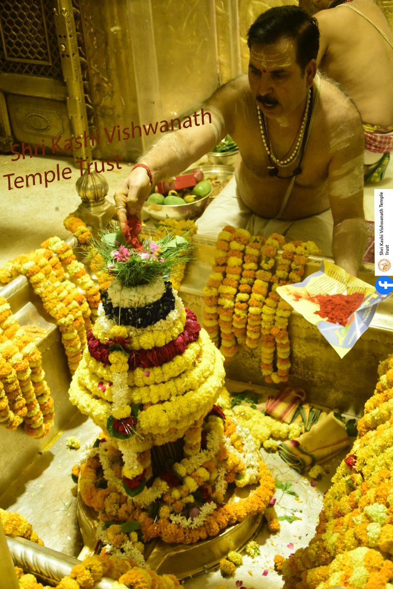 आज दिनाँक 06-05-2023 को श्री काशी विश्वनाथ मंदिर में मंगला आरती के भव्य दर्शन।

#ShriKashiVishwanath #Shiv #Mahadev #Baba #Temple #Darshan #Blessings #BhogAarti #Varanasi #Aarti #Kashi #Jyotirlinga #VishwanathDham