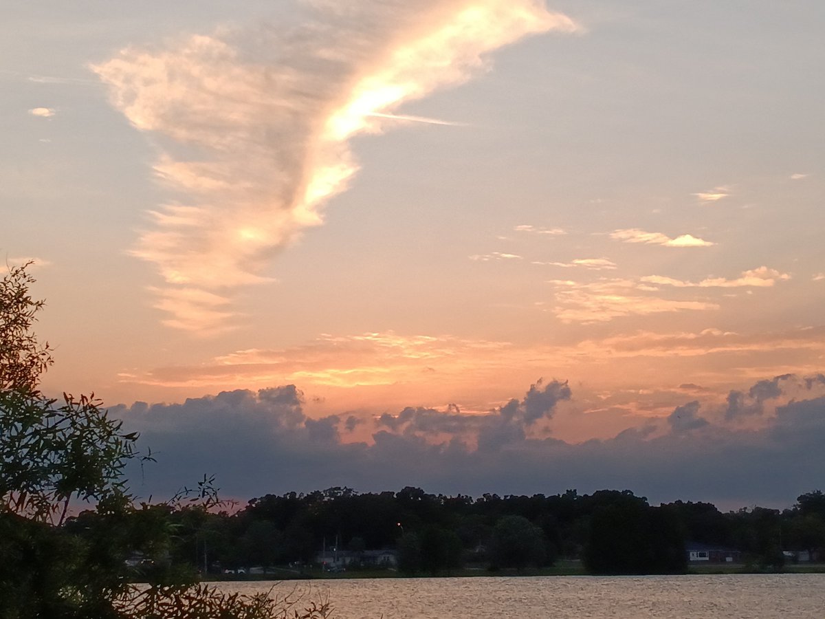 ejheat's tweet photo. Also, 5-5-23 Beautiful Evening @mcclureWX @KyleHanson_WX @Mike_Clay! Festive #Lakeland 1st Friday&Fantastically Colorful #CincoDeMayo Sensational #Sunset ๐ฅ๐Surround #LakeHunter 84 Acres!๐38 Named Natural #Lakeland #Lakes & Do Not Include No Name Important Retention Ponds!#FLwx https://t.co/xY80gK8eWT