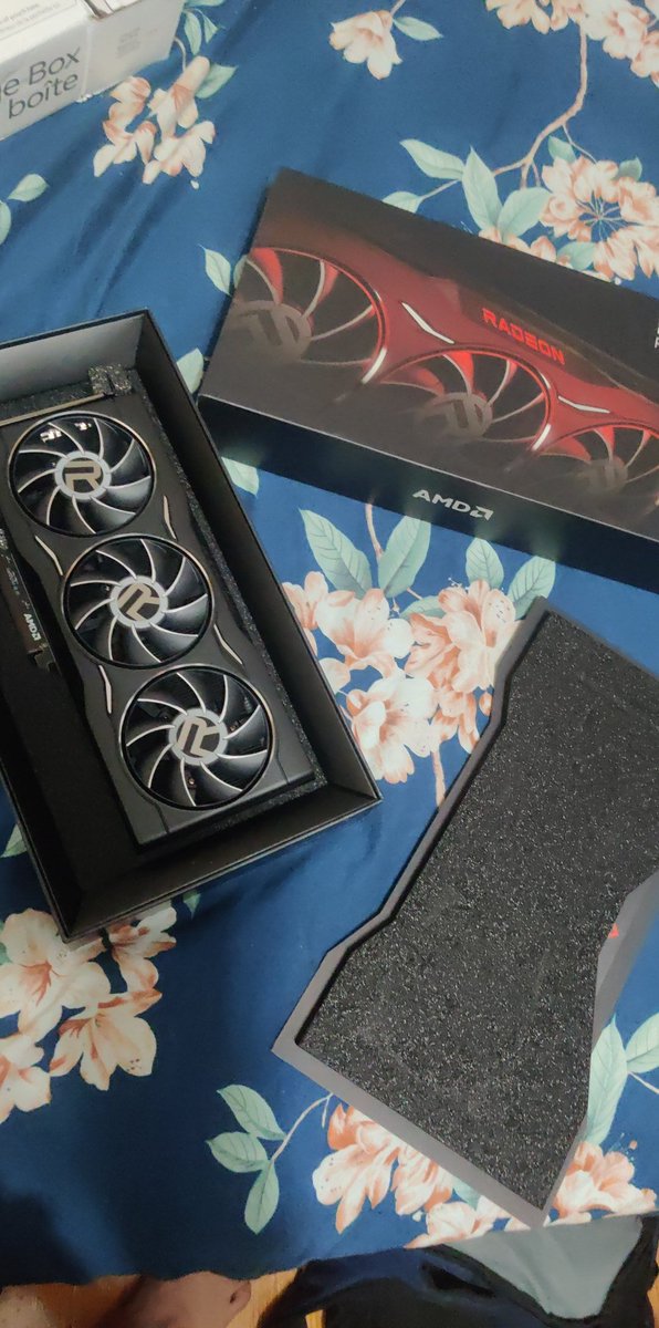 sajid1642002's tweet photo. @LinusTech @AMD @Juanher50 @dark_deimond @niklaswinteler @mmuro00799 Cant believe I actually won a giveaway 🤌🏻 https://t.co/213yd0IBcC