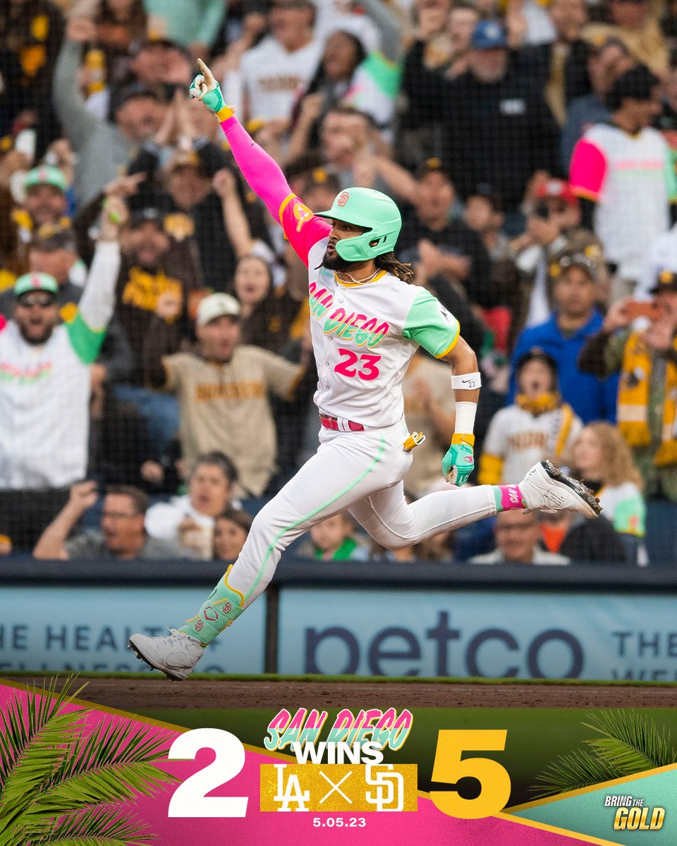 Game one? Game won 😎 

#PadresWin | #BringTheGold