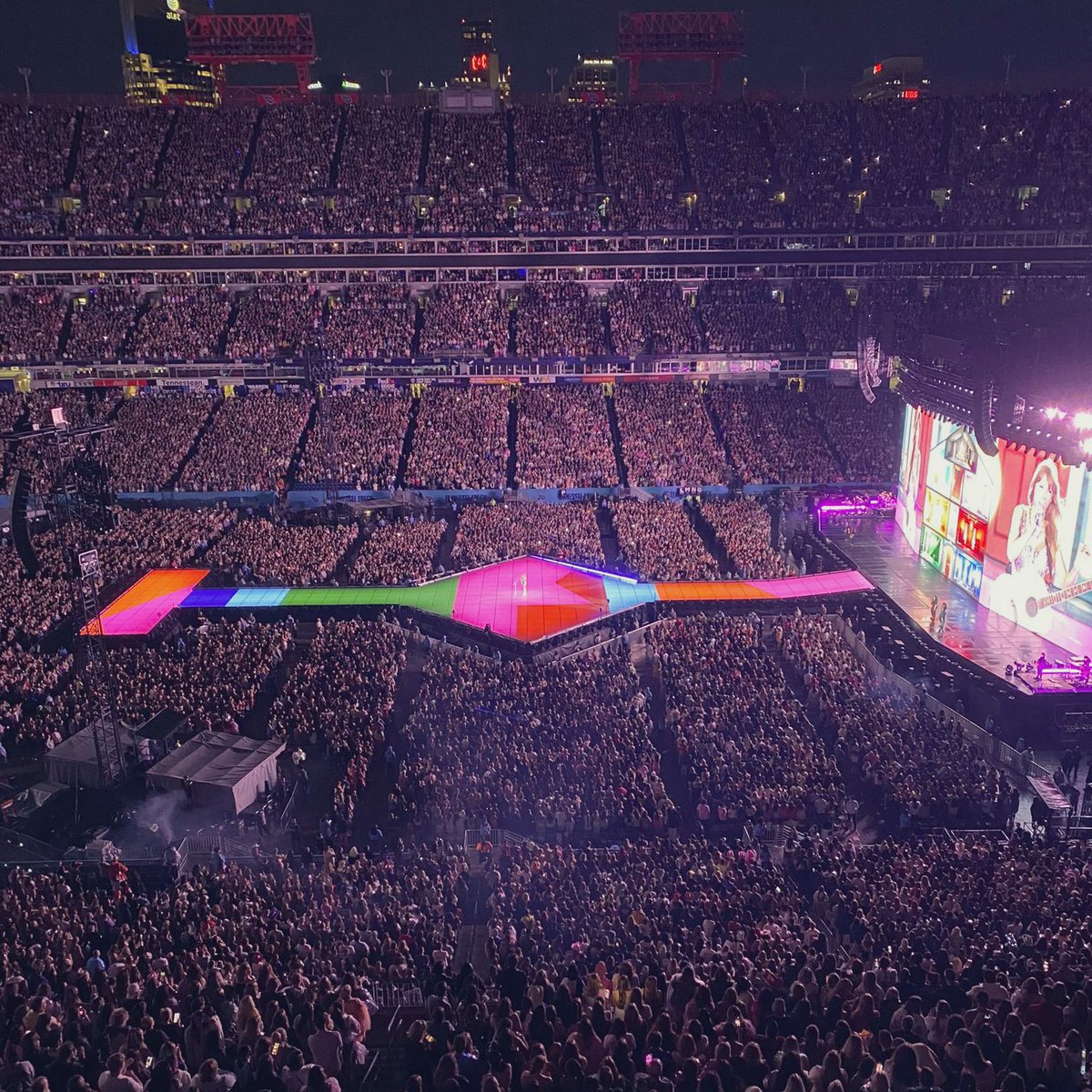 youpIayguitar's tweet photo. “tell them how the crowds went wild” (taylor’s version) 🥹 https://t.co/uopS0zDIpV