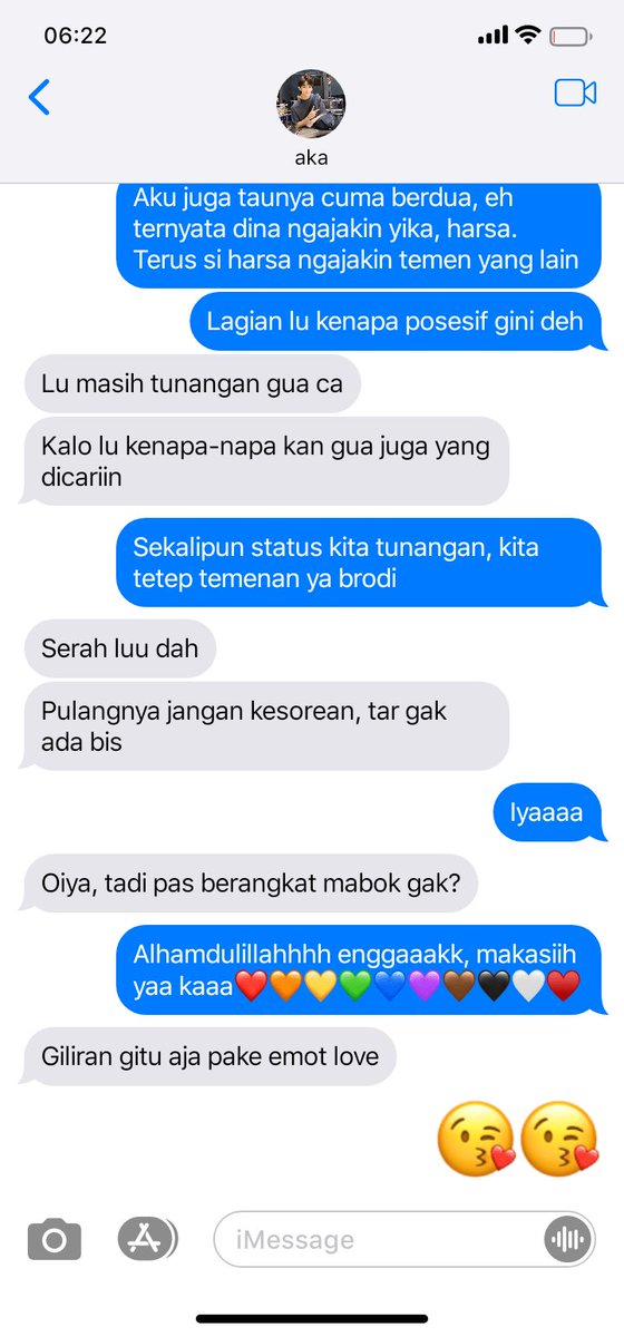 velyark's tweet photo. Tunangan Tapi Teman
_
marklee x arin short au
#markarin #markaroon
_
Part 1 : "Adakalanya kita harus melonggarkan tangan agar tetap dalam genggaman" https://t.co/Ie1Mf7ZuvC