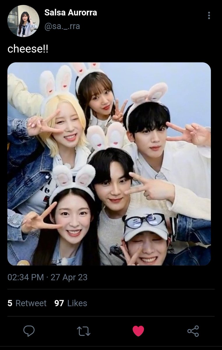 velyark's tweet photo. Tunangan Tapi Teman
_
marklee x arin short au
#markarin #markaroon
_
Part 1 : "Adakalanya kita harus melonggarkan tangan agar tetap dalam genggaman" https://t.co/Ie1Mf7ZuvC