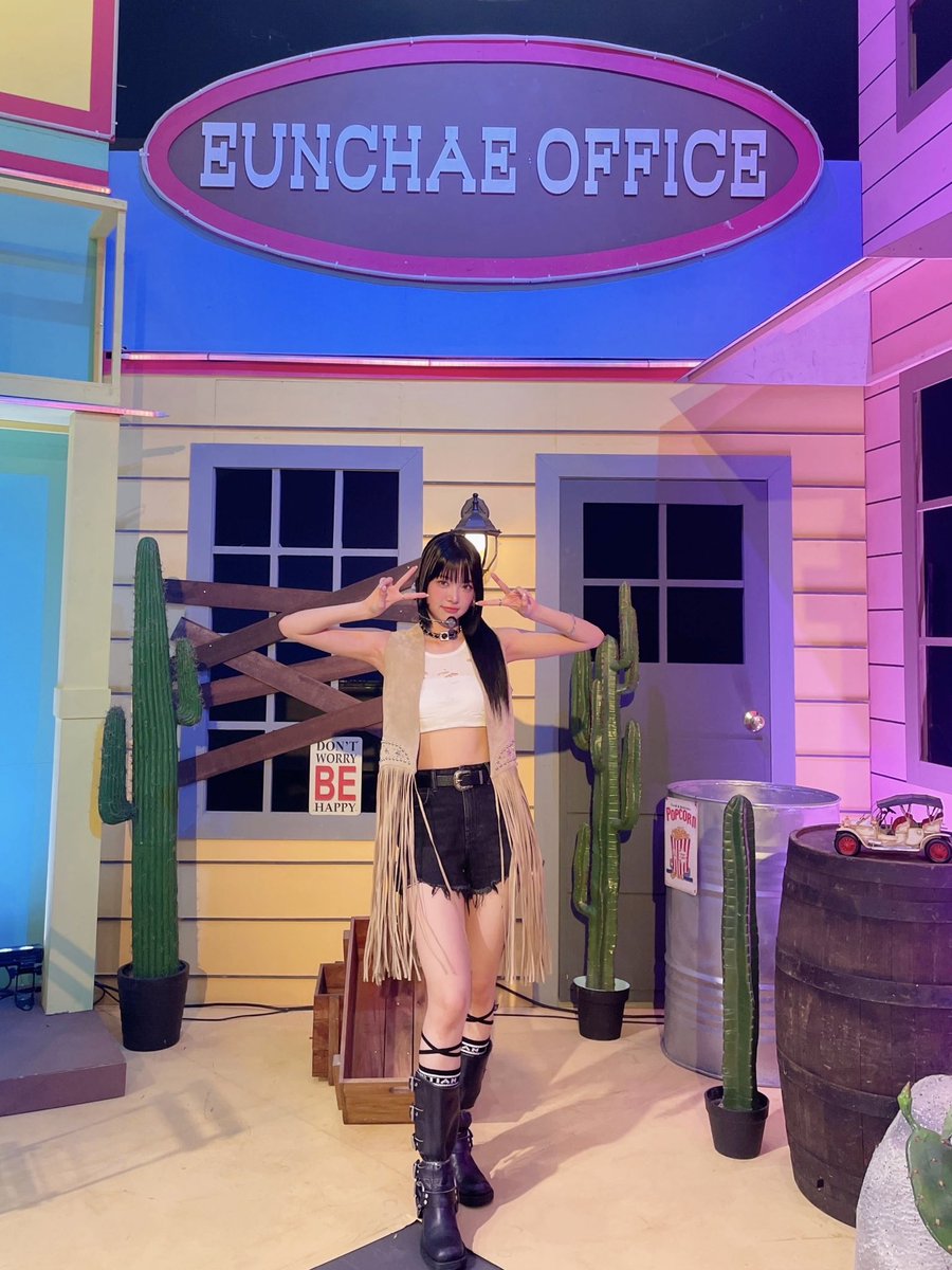 은채 오피스 💕 
뮤직뱅크 짱짱 🫶 

#LE_SSERAFIM #르세라핌
#HONGEUNCHAE #홍은채 #ホンウンチェ