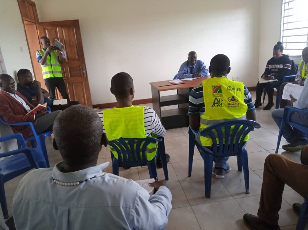 AndrewOulanyah's tweet photo. UPDATE: A team from @UNRA_UG led by Eng. Andrew Kyambadde paid a courtesy call on Omoro district this week to introduce ICS, the Consultant who has been contracted to work on the design of Gulu-Opit-Rackoko road (Moroto Road). 

The Design will take 12months.
@RobinahNabbanja https://t.co/zwlDDQPV7j