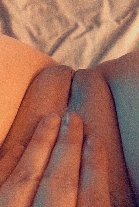 MsShynie ❤️ Pornhub - OnlyFans - Manyvids ❤️ - Can I get a kiss goodnight? 😘💦 https://t.co/MFhJwRThys
