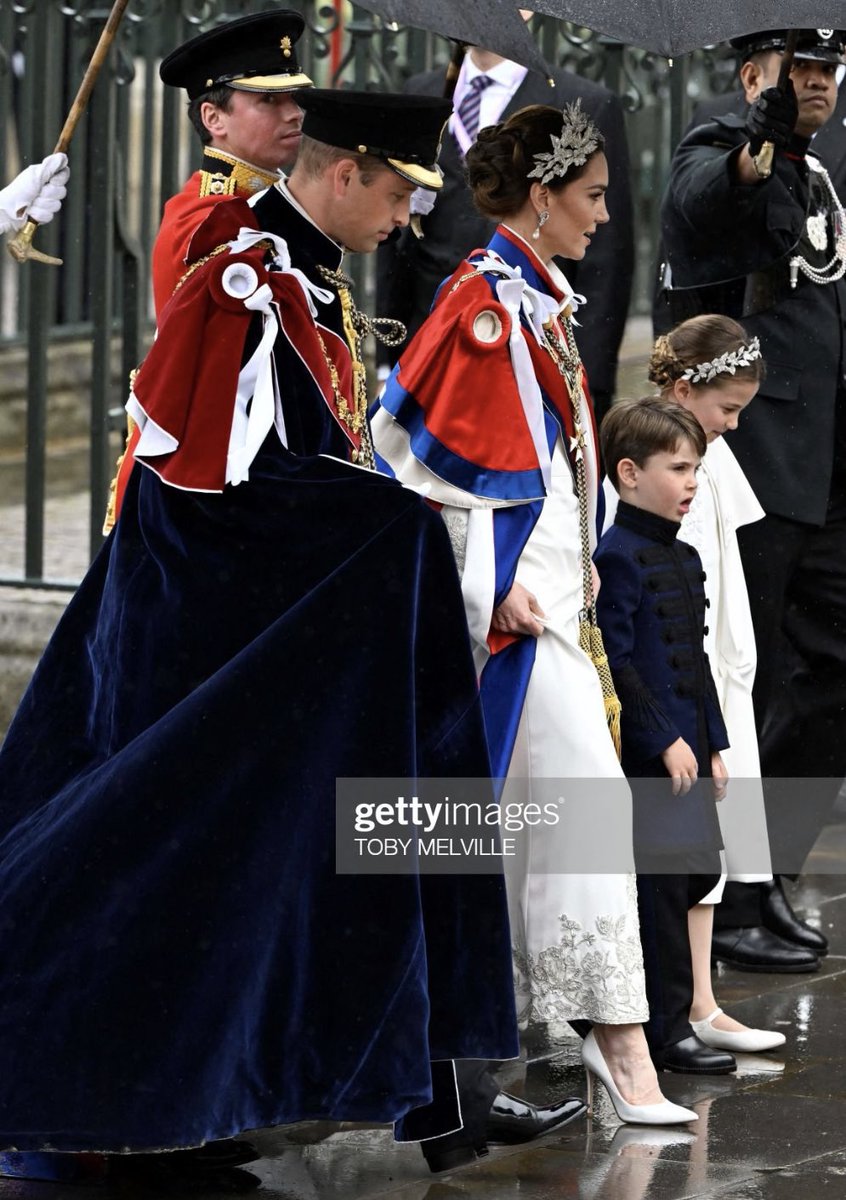 RoyallyBelle_'s tweet photo. The Prince and Princess of Wales arriving with Prince Louis and Princess Charlotte💙 #Coronation https://t.co/ty4o6b0qJG