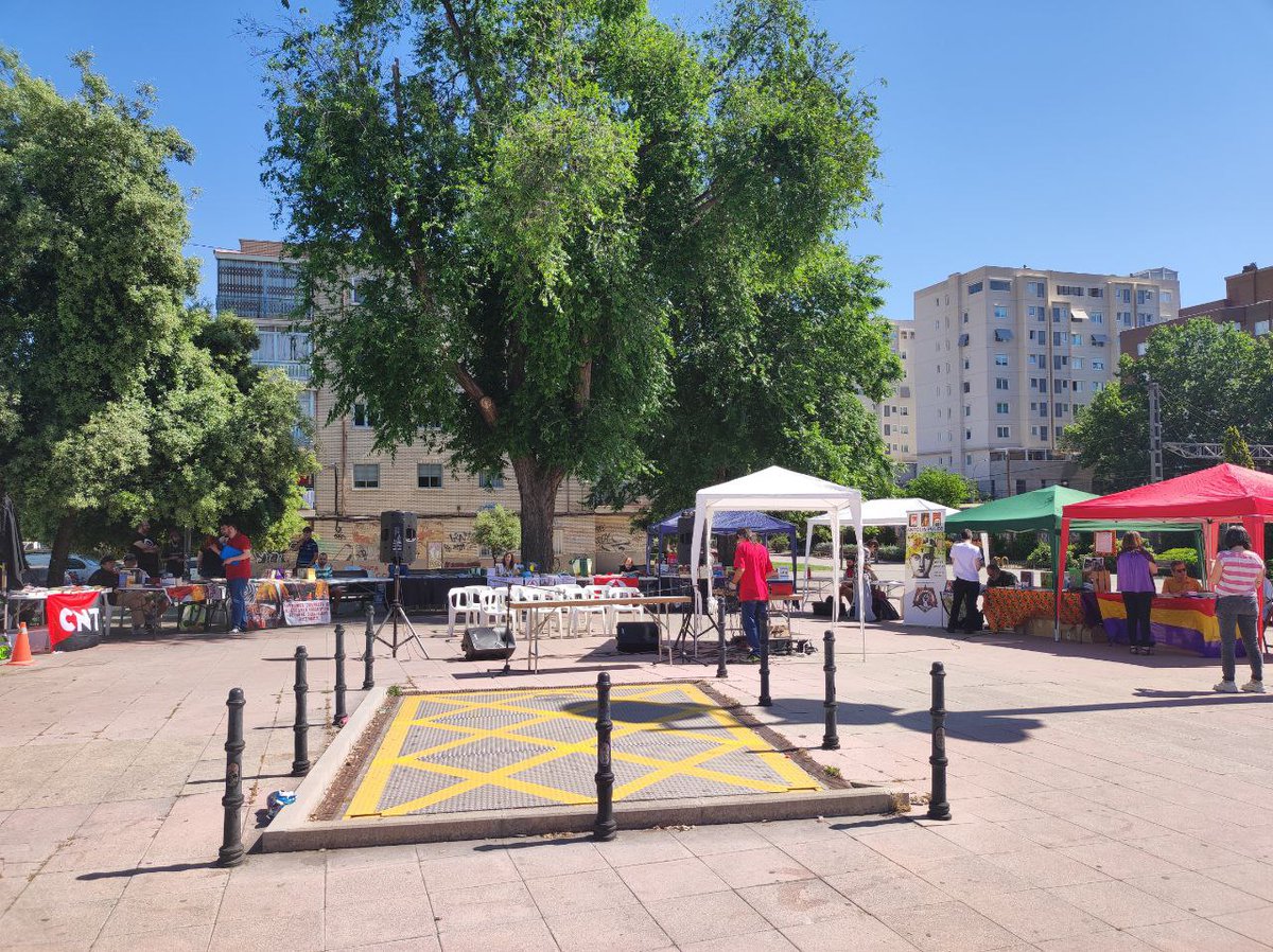 CSSauquillo's tweet photo. ¡Buenos días desde la I Feria del Libro Popular! Os esperamos frente al monumento a Javier Sauquillo para disfrutar de la cultura alternativa https://t.co/gNMdf8jebe