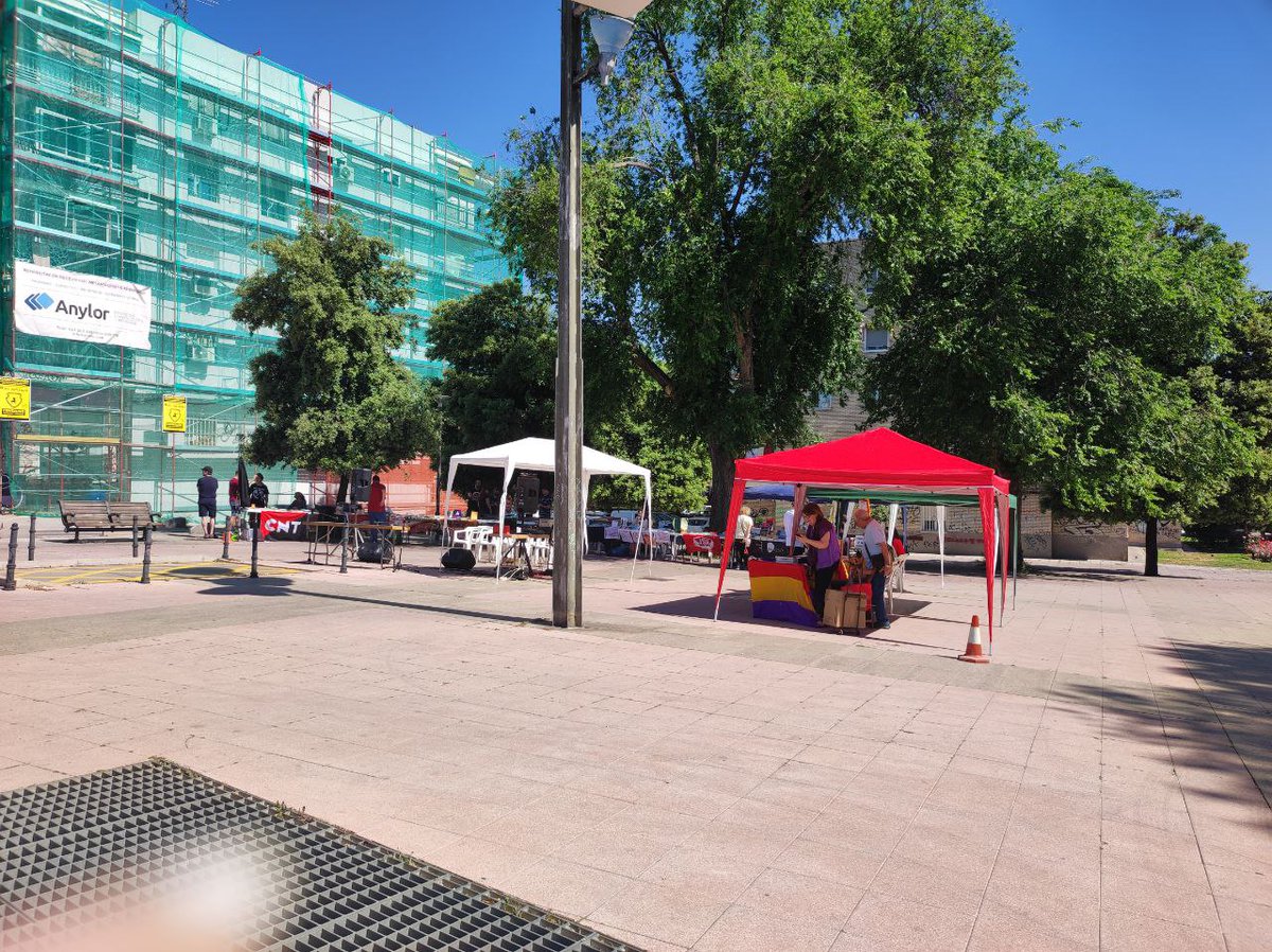 CSSauquillo's tweet photo. ¡Buenos días desde la I Feria del Libro Popular! Os esperamos frente al monumento a Javier Sauquillo para disfrutar de la cultura alternativa https://t.co/gNMdf8jebe