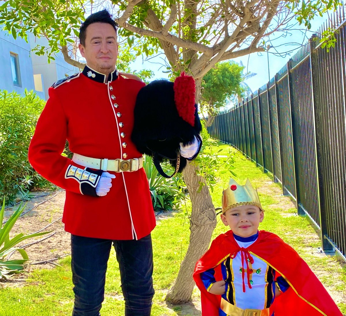 imdavecleary's tweet photo. On duty protecting my King👑 Anderssen here in Bahrain 🇧🇭 #KingCharles #KingCharlesIII #Bahrain https://t.co/OGnoyRHVRX