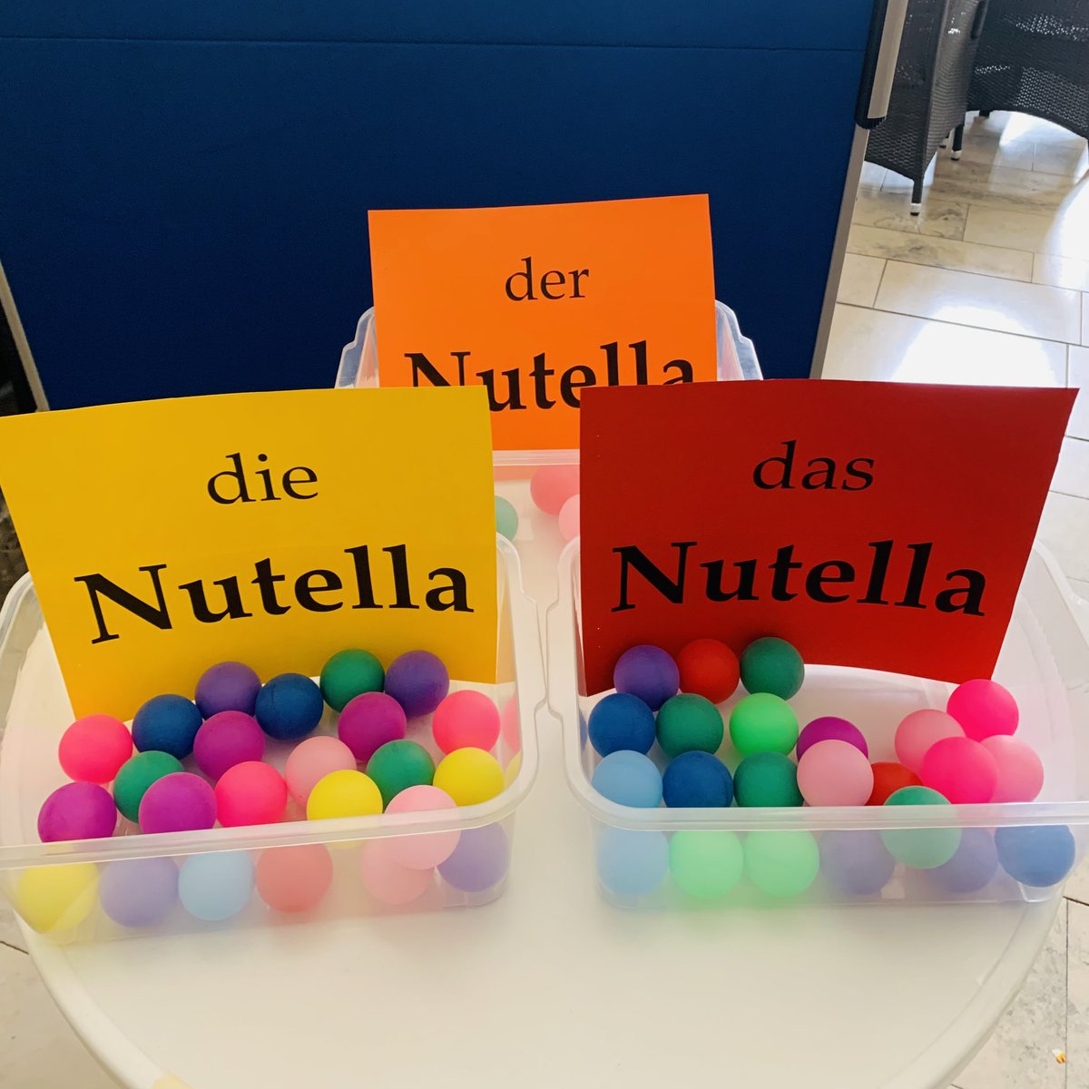 j_romstadt's tweet photo. Zwischenstand bei der Wissenschaftsrallye rund um den Hofgarten @UniBonn: Der, die oder das Nutella? https://t.co/WEYtFm8PJ7