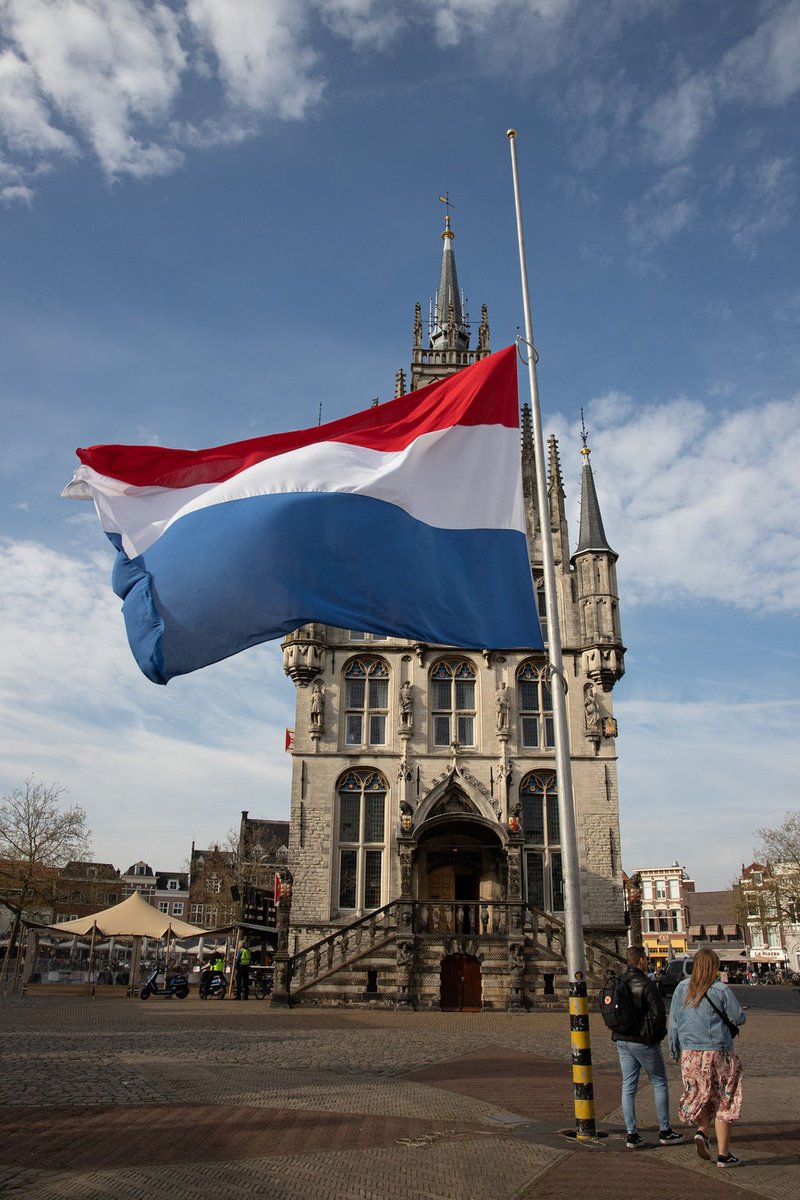 Vandaag blikken we terug op een eervolle herdenking. Het bestuur van 4 en 5 mei Gouda wilt iedereen die heeft bijgedragen en iedereen die met ons heeft herdacht bedanken voor hun inzet. 

Foto door Astrid den Haan